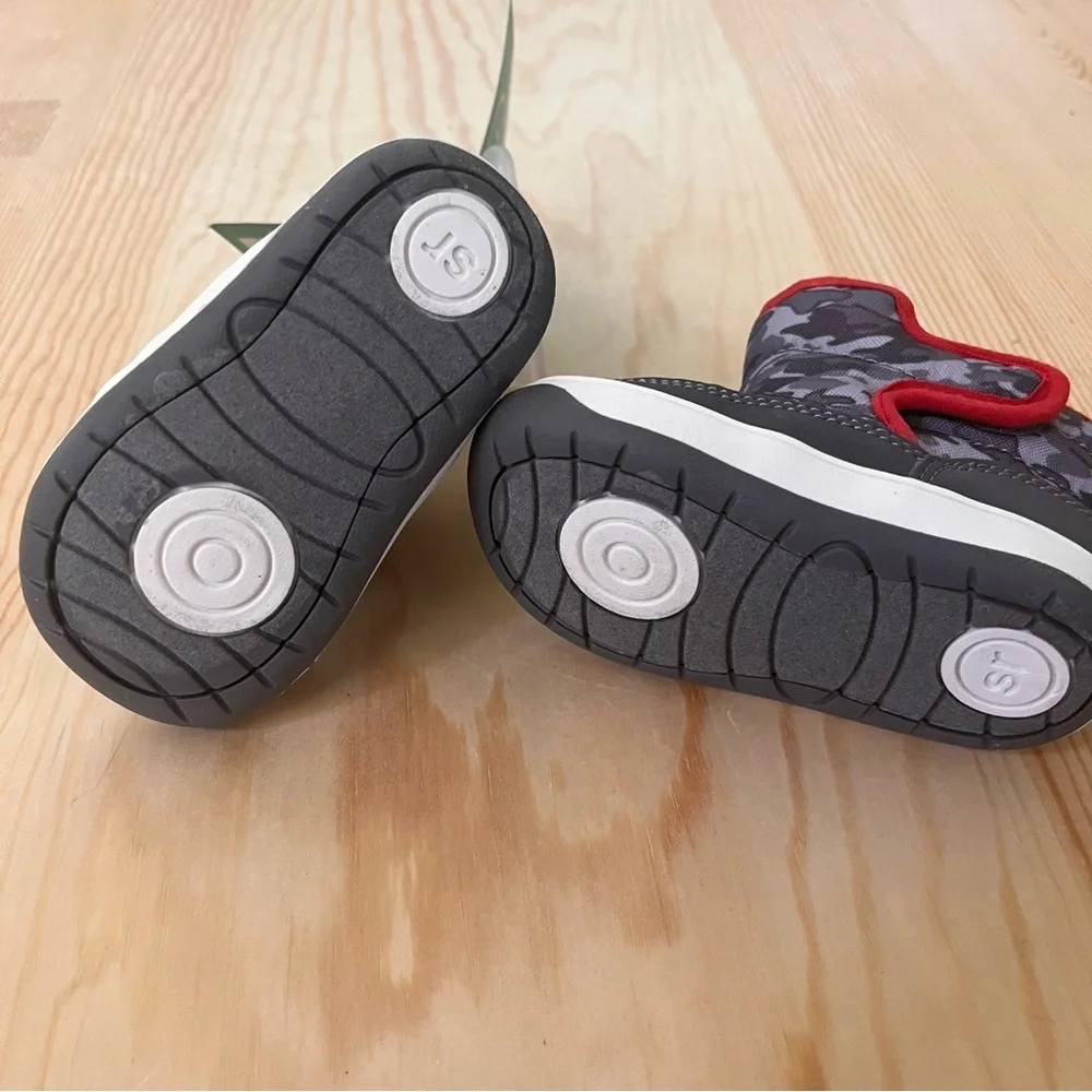 NWT surprize by stride rite baby boy aster boots Sz 4 gray white red Camo